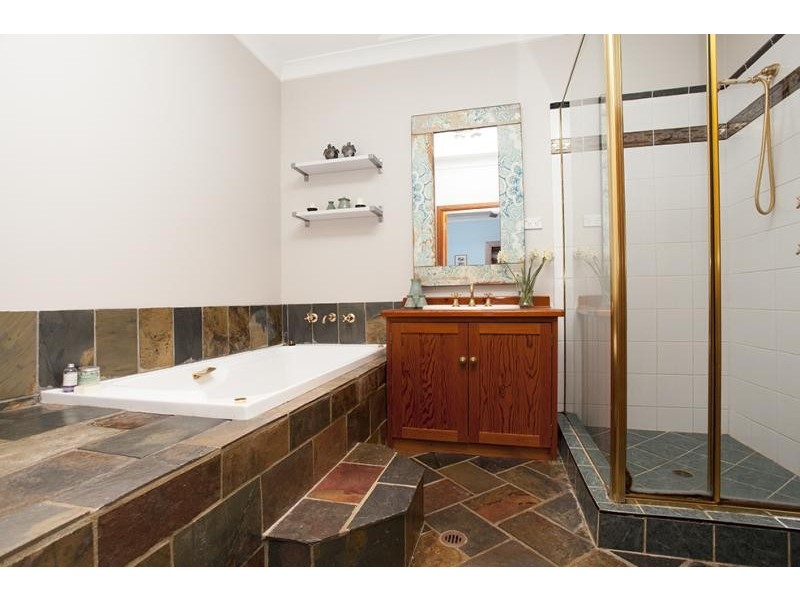 8 Lynne Cl, Bundanoon NSW 2578