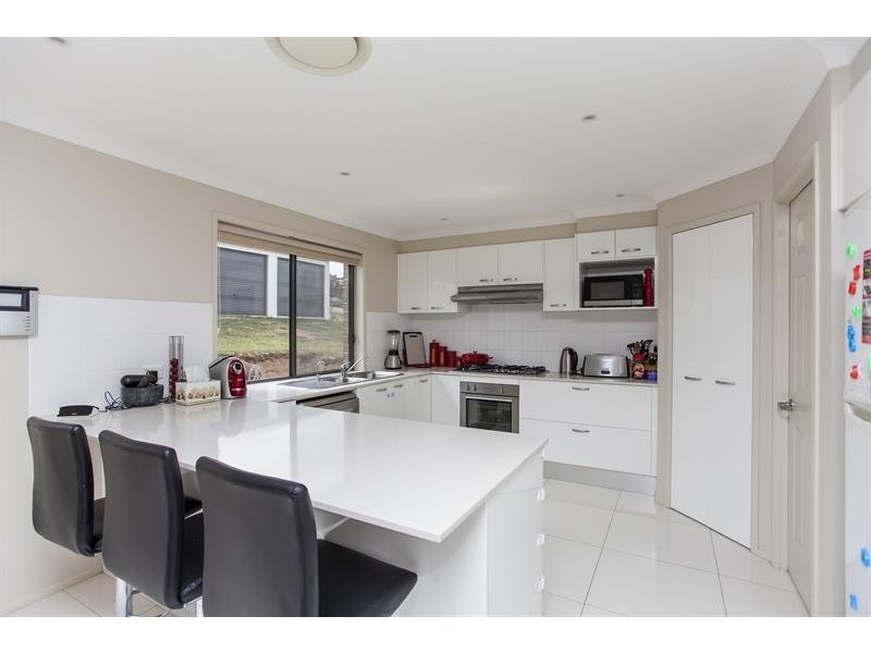 5 Larkin Cl, Bundanoon NSW 2578