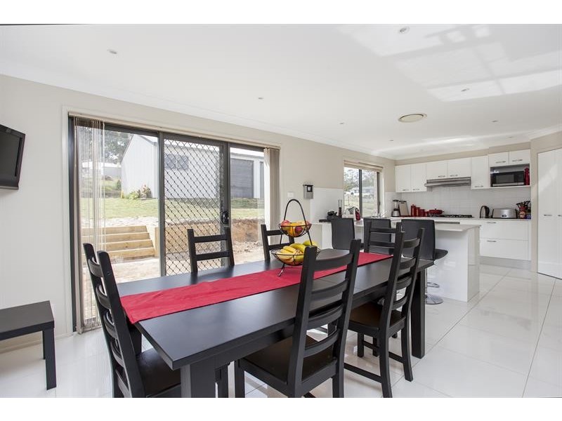 5 Larkin Cl, Bundanoon NSW 2578