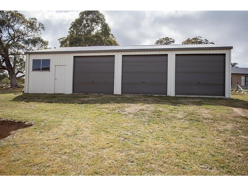5 Larkin Cl, Bundanoon NSW 2578