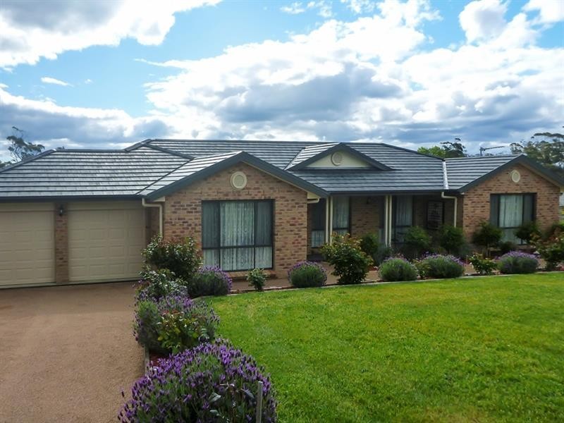 14 Tobin Cl, Bundanoon NSW 2578