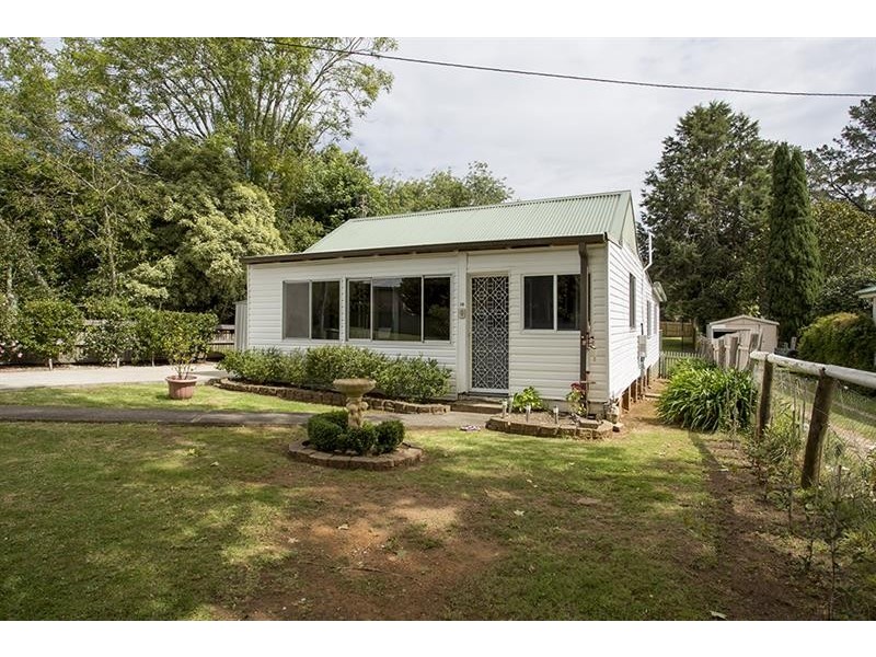 38 Hill St, Bundanoon NSW 2578