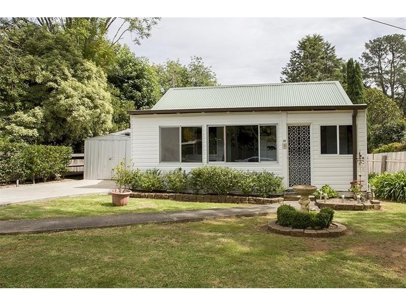 38 Hill St, Bundanoon NSW 2578