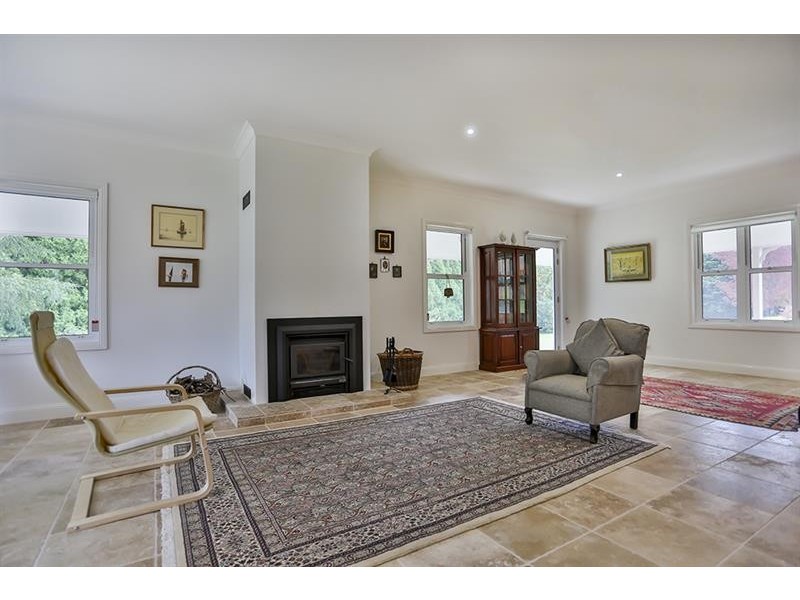 6 Nicholas  Ave, Bundanoon NSW 2578