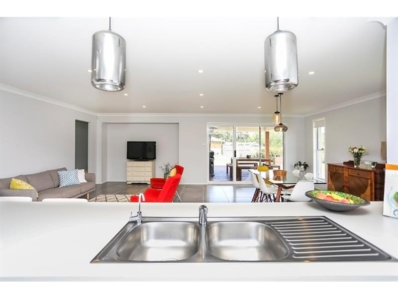 11 Cambourn Cl, Bundanoon NSW 2578