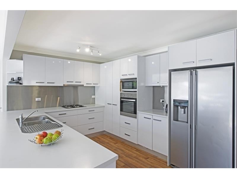 66 Brooke Ave, Killarney Vale NSW 2261