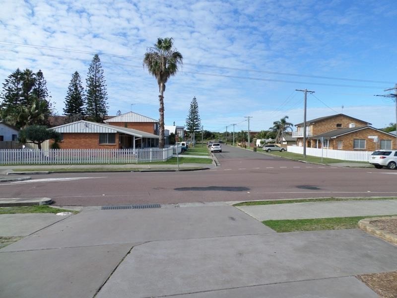 1/74 Hutton Rd, The Entrance North NSW 2261