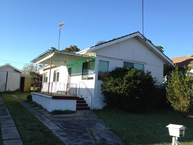 18 mcgirr Ave, The Entrance NSW 2261