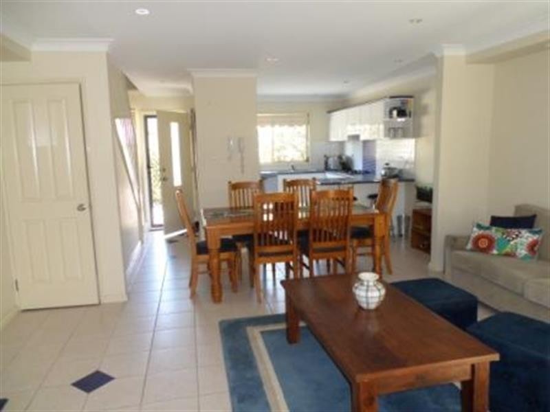2/123-125 Bay Rd, Blue Bay NSW 2261