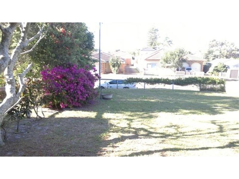 19 Yeddenba Ave, Blue Bay NSW 2261