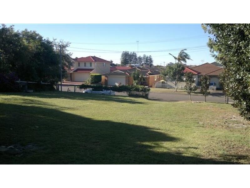 19 Yeddenba Ave, Blue Bay NSW 2261