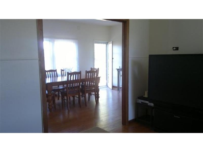 19 Yeddenba Ave, Blue Bay NSW 2261