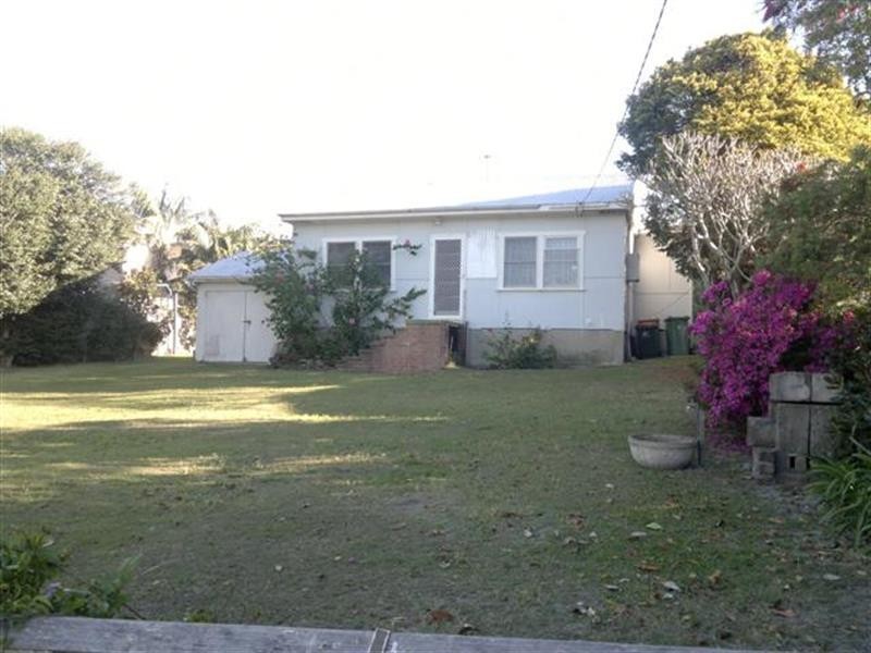 19 Yeddenba Ave, Blue Bay NSW 2261