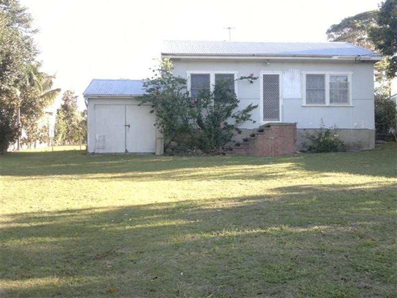 19 Yeddenba Ave, Blue Bay NSW 2261