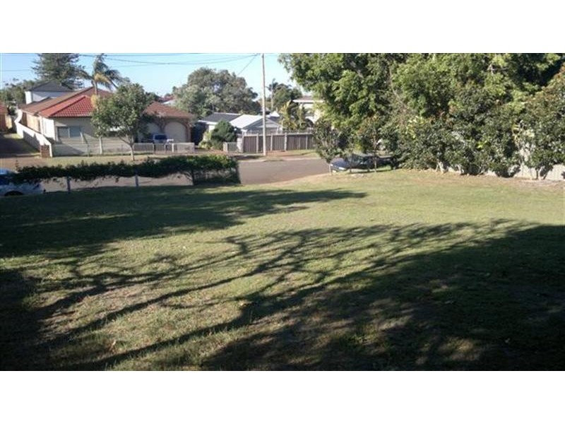 19 Yeddenba Ave, Blue Bay NSW 2261