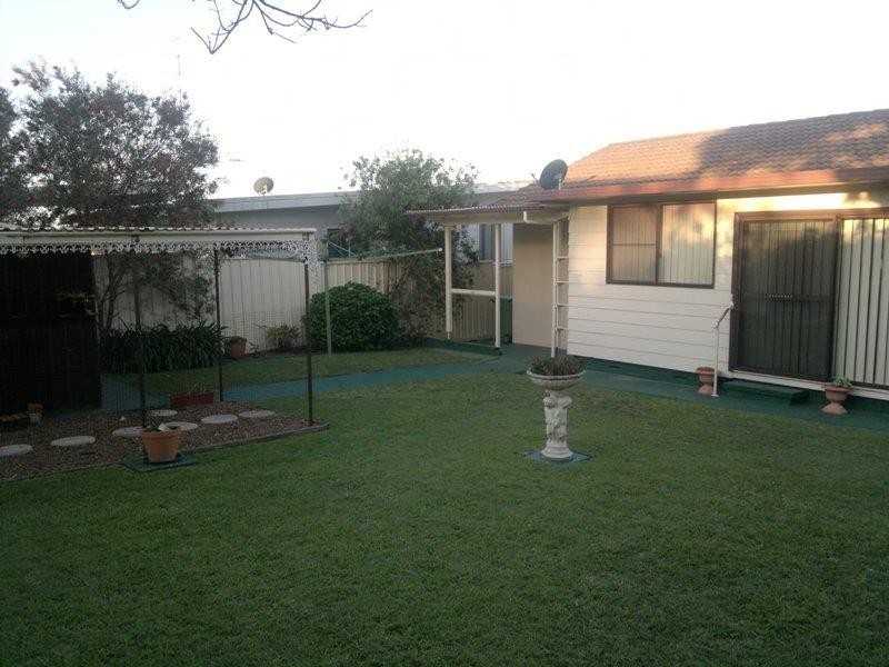 25 Brooke Ave, Killarney Vale NSW 2261