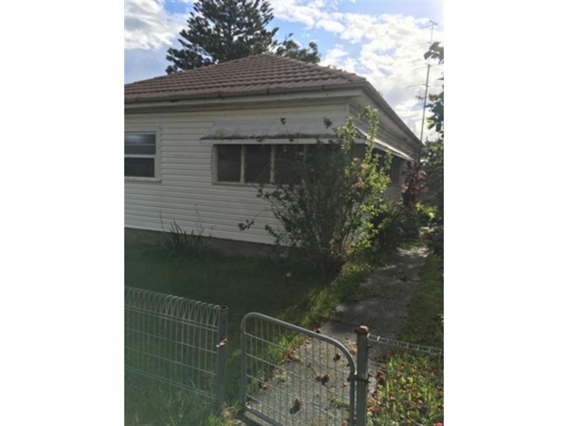 10 Pearce St, Toukley NSW 2263