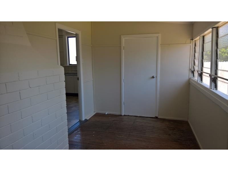 10 Pearce St, Toukley NSW 2263