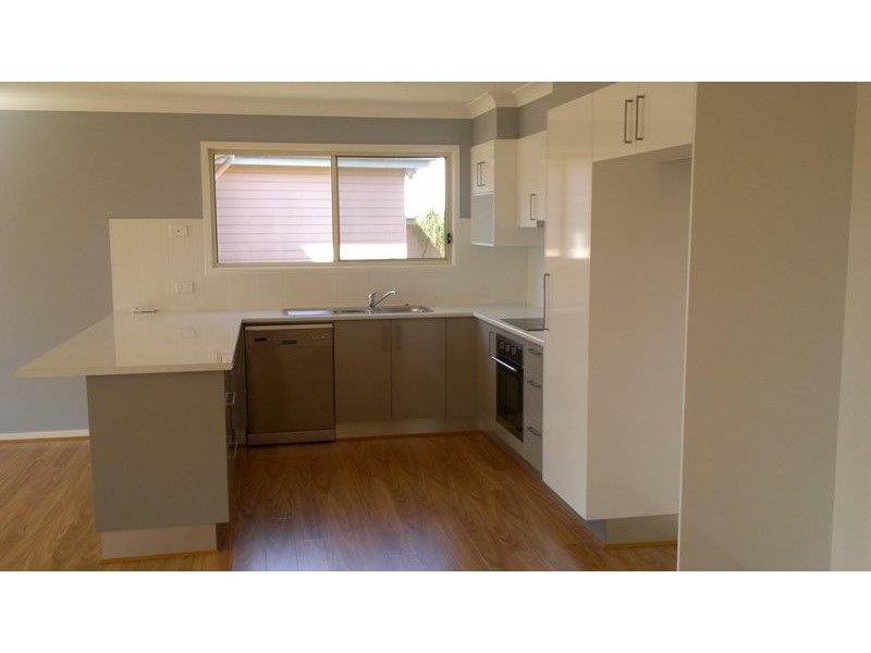 69b Hillside Dr, Berkeley Vale NSW 2261