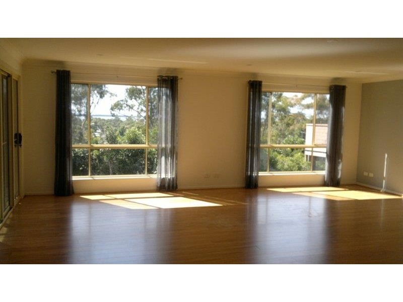69b Hillside Dr, Berkeley Vale NSW 2261