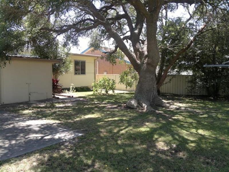 18 Tasman Ave, Killarney Vale NSW 2261