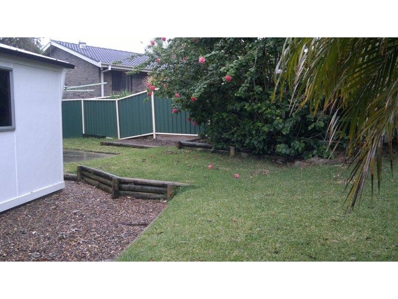 5 Carnation Cl, Bateau Bay NSW 2261