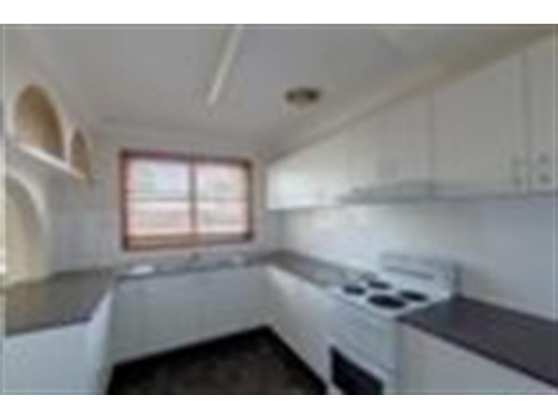 4 HIGHCLERE Street, Bateau Bay NSW 2261