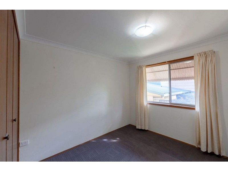 4 HIGHCLERE Street, Bateau Bay NSW 2261