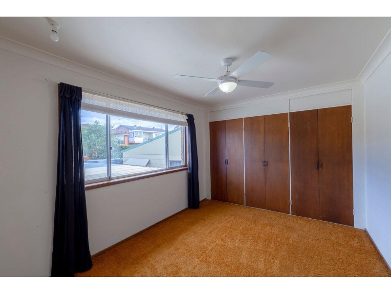 4 HIGHCLERE Street, Bateau Bay NSW 2261