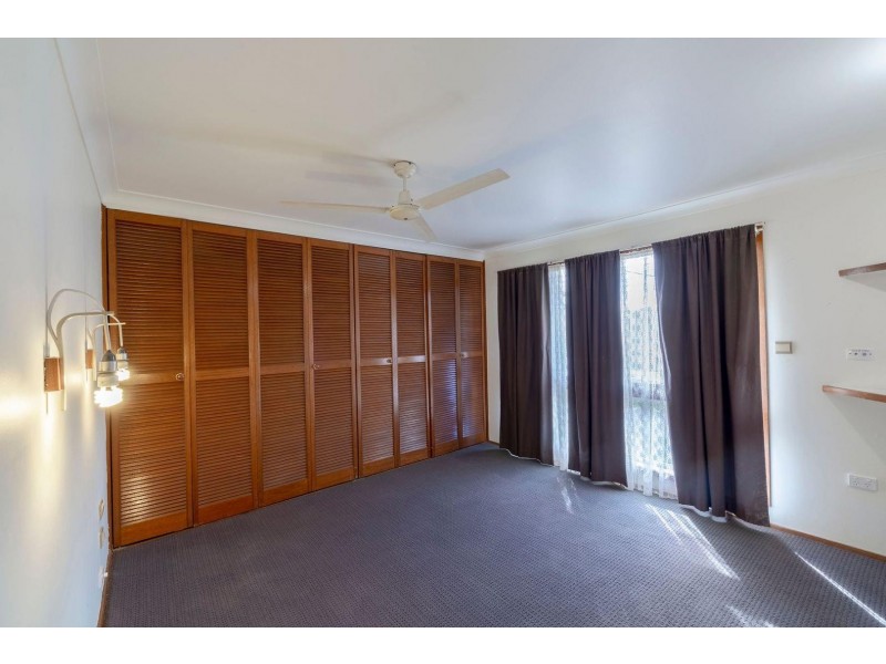 4 HIGHCLERE Street, Bateau Bay NSW 2261