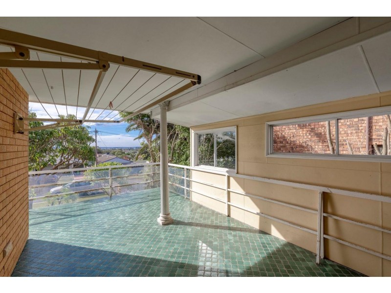 4 HIGHCLERE Street, Bateau Bay NSW 2261