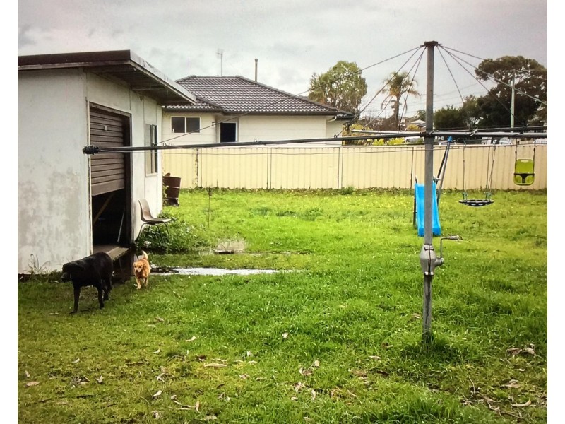 33 Hume Boulevard, Killarney Vale NSW 2261