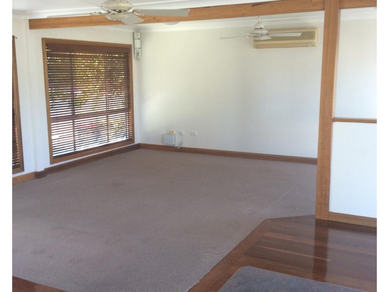 33 Hume Boulevard, Killarney Vale NSW 2261