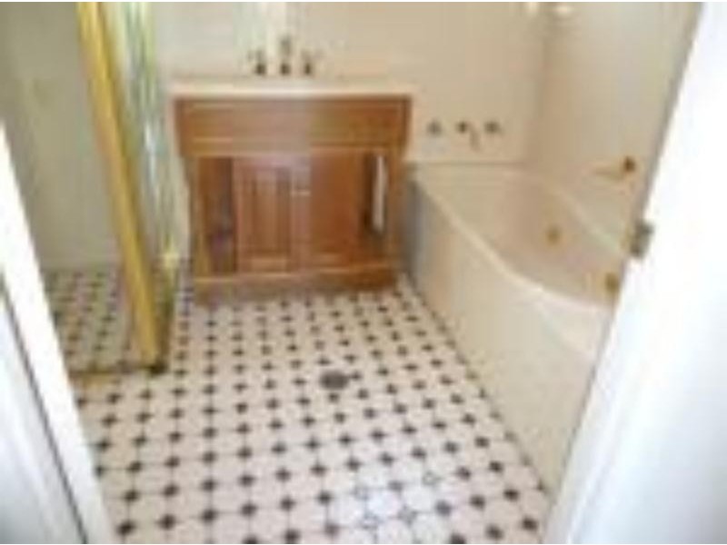 21 Bonds  Rd, Roselands NSW 2196