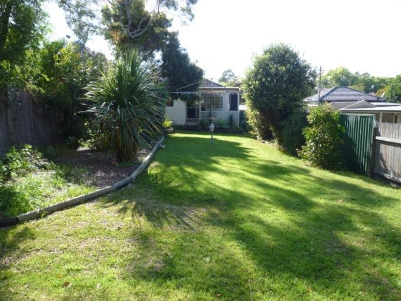 21 Bonds  Rd, Roselands NSW 2196