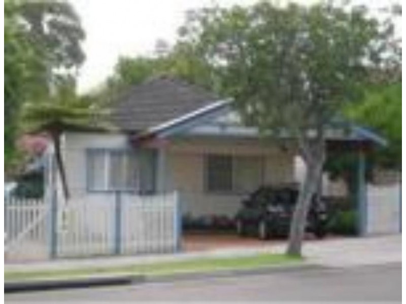 21 Bonds Rd, Roselands NSW 2196