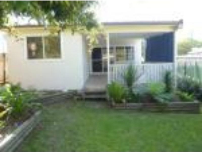 21 Bonds Rd, Roselands NSW 2196