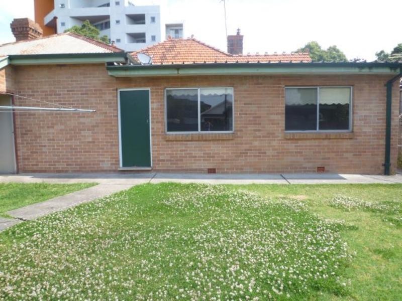 2/16 Patrick  St, Hurstville NSW 2220