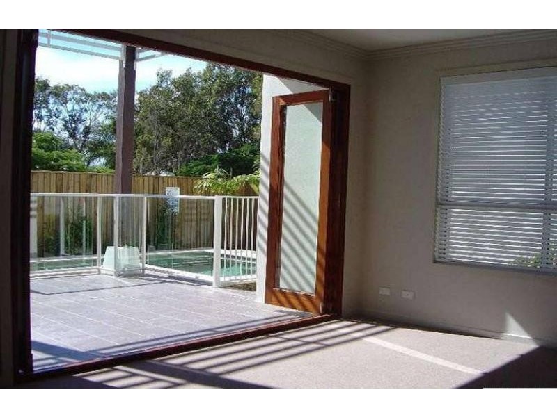 9/2 Lake Weyba Rd, Noosaville QLD 4566