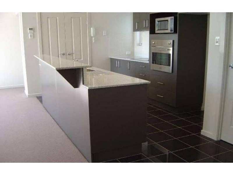 9/2 Lake Weyba Rd, Noosaville QLD 4566