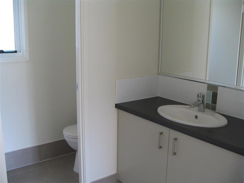 2/18 Sycamore St, Mudjimba QLD 4564