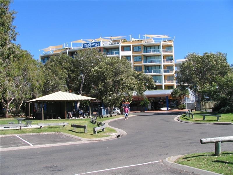 2/18 Sycamore St, Mudjimba QLD 4564