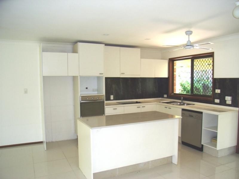 13 June Cres, Noosaville QLD 4566