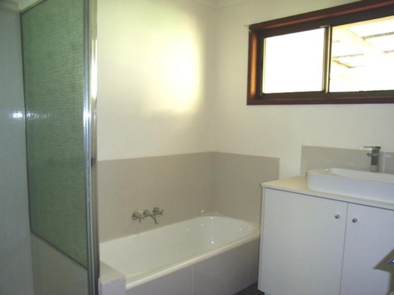 13 June Cres, Noosaville QLD 4566