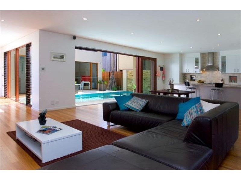 18 Breezeway St, Mount Coolum QLD 4573
