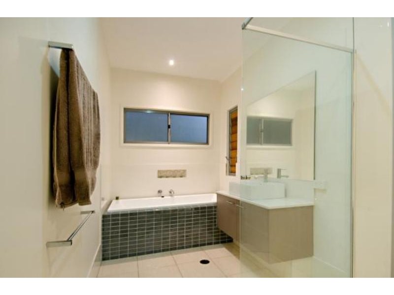 8 Berry Ct, Mount Coolum QLD 4573