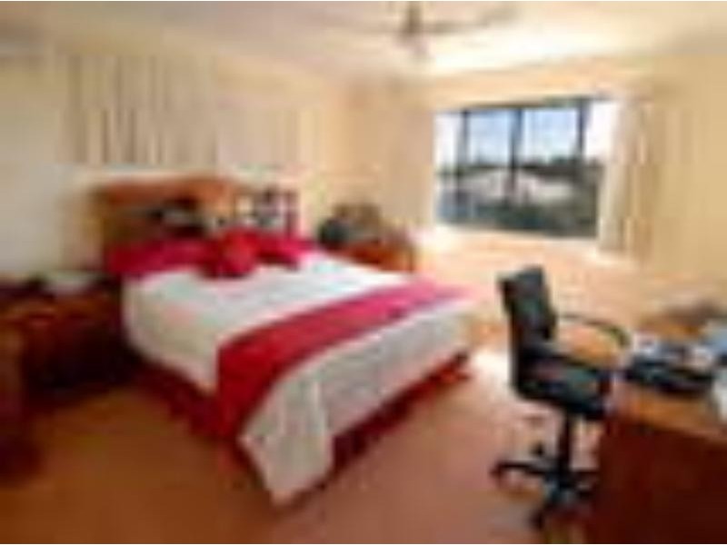 11 Wavecrest Dr, Castaways Beach QLD 4567