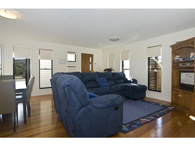 8 Deborah Cl, Mudjimba QLD 4564