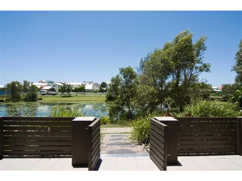 15 Lakedrive Cres, Marcoola QLD 4564