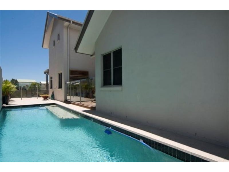 15 Lakedrive Cres, Marcoola QLD 4564